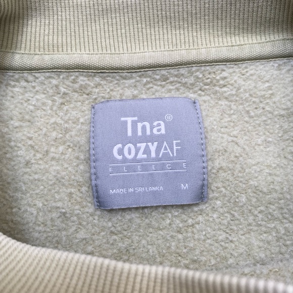 Aritzia TNA cozy knit cropped crew neck, size medium - Picture 2 of 2